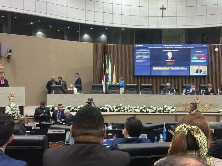 Vereadores de Manaus aprovam reforma da previdência municipal sob protestos de servidores