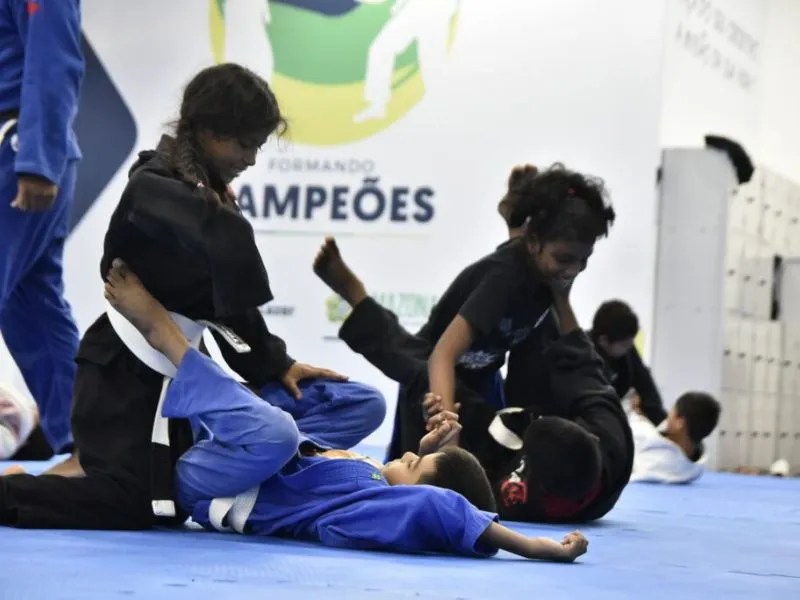 Governo do Amazonas abre mais de 200 vagas gratuitas para aulas de jiu-jítsu em Manaus