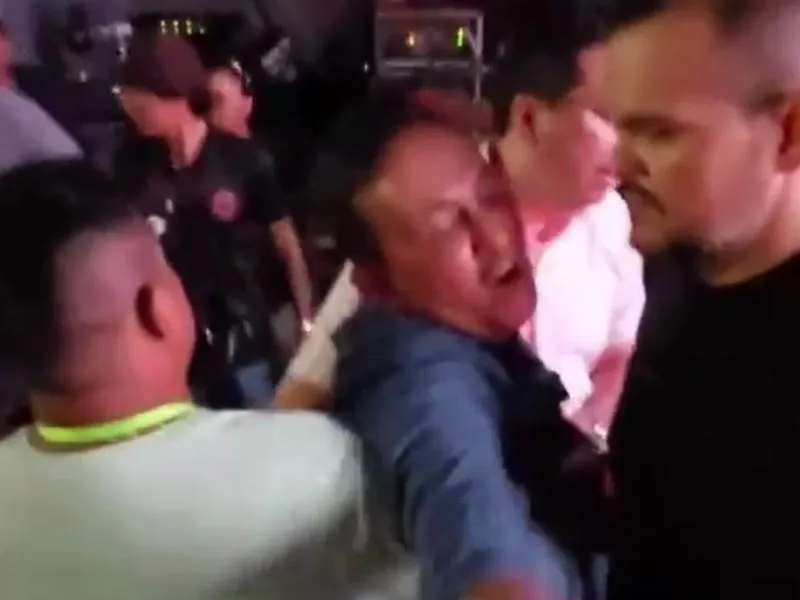 Vereador se envolve em confusão e é retirado do palco durante festa de aniversário de Parintins